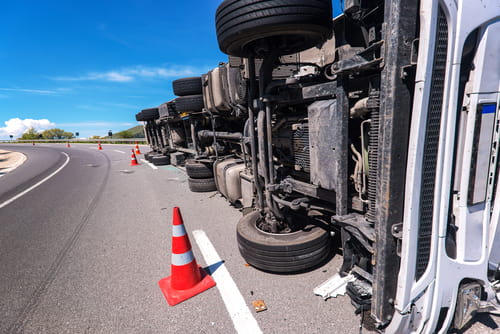 Accidente de camión en carretera