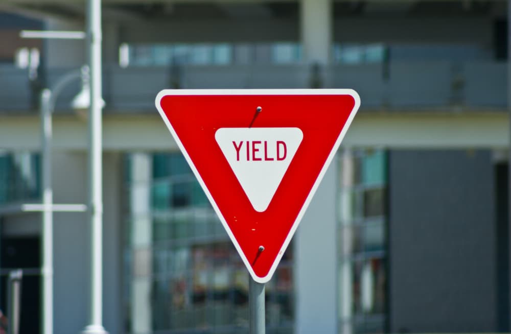 yield traffic sign