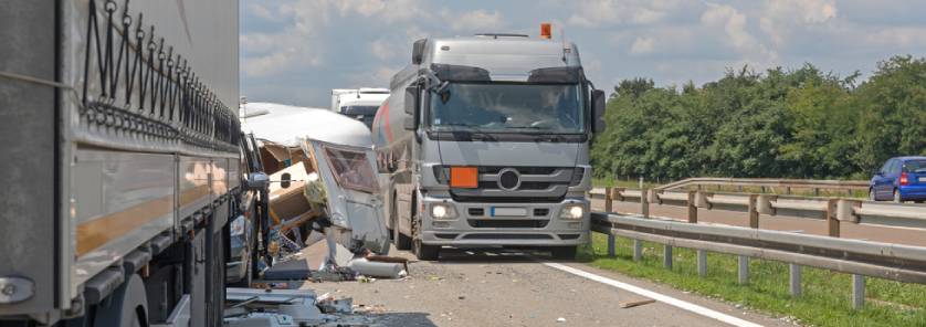 Truck crash on road