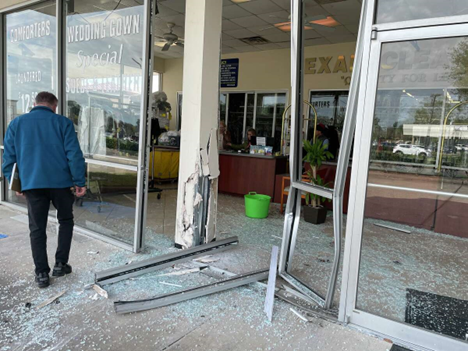 12.16.22_ACCIDENTNEWS_Car Drives into Local Pasadena Business_Photo